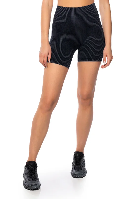 Pleated shorts – Shorts with pleats at the waist for extra volume or texture, creating a more sophisticated appearance.Pleated shorts – Shorts with pleats at the waist for extra volume or texture, creating a more sophisticated appearance.PAXTON LANEY HI RISE BIKER SHORT Pleated shorts – Shorts with pleats at the waist for extra volume or texture, creating a more sophisticated appearance.Pleated shorts – Shorts with pleats at the waist for extra volume or texture, creating a more sophisticated appearance.PAXTON LANEY HI RISE BIKER SHORT