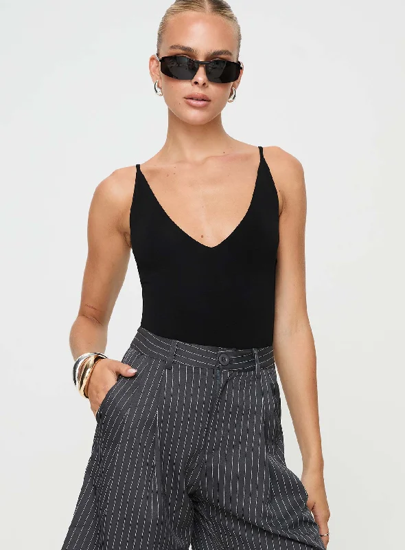 Hippie-style vest – Bohemian-inspired vest, often with fringe or ethnic patternsHippie-style vest – Bohemian-inspired vest, often with fringe or ethnic patternsGoldan Bodysuit Black