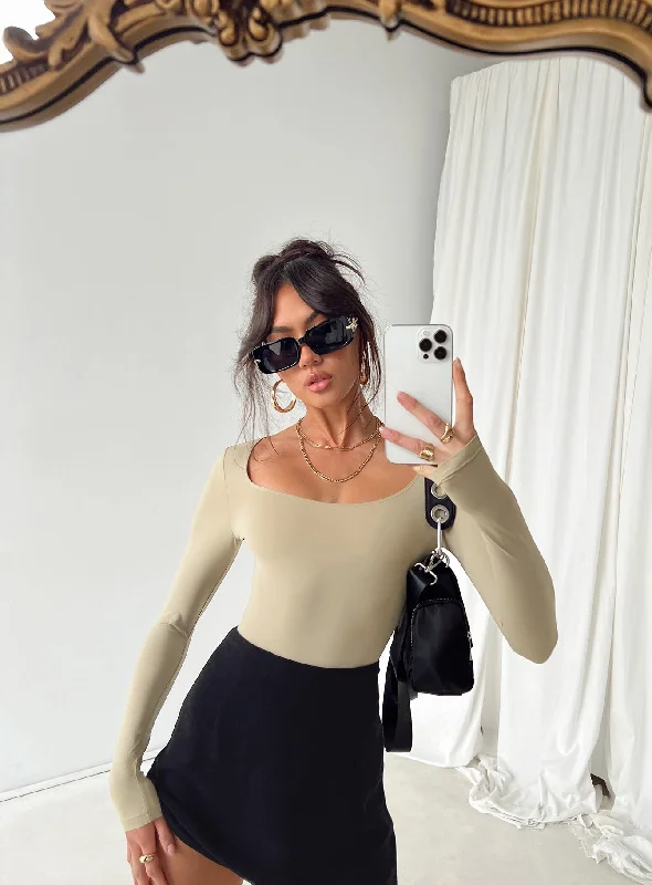 V-neck vest – Vest with a V-shaped neckline for a flattering fitV-neck vest – Vest with a V-shaped neckline for a flattering fitMallard Bodysuit Brown Petite V-neck vest – Vest with a V-shaped neckline for a flattering fitV-neck vest – Vest with a V-shaped neckline for a flattering fitMallard Bodysuit Brown Petite