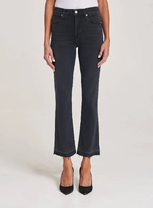 Linen trousers – Lightweight, breathable trousers made from linen fabric, perfect for warmer weather.Linen trousers – Lightweight, breathable trousers made from linen fabric, perfect for warmer weather.Bella Crop Flare In Ash