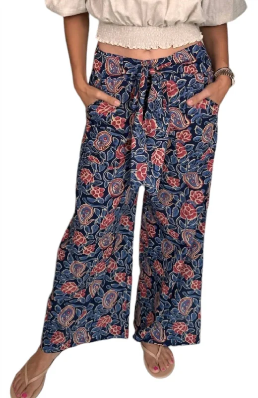 Straight-leg trousers – Trousers with a consistent width from hip to ankle, not tapered or flared.Straight-leg trousers – Trousers with a consistent width from hip to ankle, not tapered or flared.Sole Nicole Tie Pants In Navy