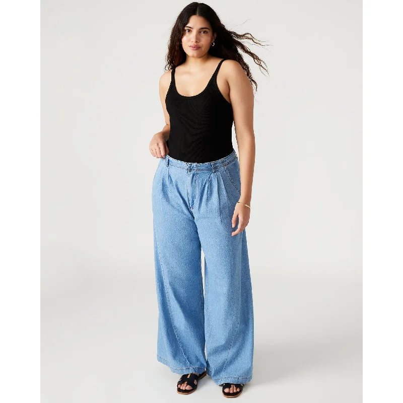 Tuxedo trousers – Formal trousers, often part of a tuxedo set, usually black with a satin stripe down the side.Tuxedo trousers – Formal trousers, often part of a tuxedo set, usually black with a satin stripe down the side.Starling Jean Tuxedo trousers – Formal trousers, often part of a tuxedo set, usually black with a satin stripe down the side.Tuxedo trousers – Formal trousers, often part of a tuxedo set, usually black with a satin stripe down the side.Starling Jean