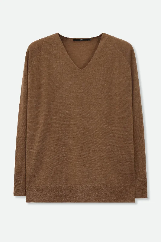Pullover – Sweater without buttons or zippers, worn over the headPullover – Sweater without buttons or zippers, worn over the headAVERY AMICO BOYFRIEND V NECK IN FINE ITALIAN MERINO Pullover – Sweater without buttons or zippers, worn over the headPullover – Sweater without buttons or zippers, worn over the headAVERY AMICO BOYFRIEND V NECK IN FINE ITALIAN MERINO
