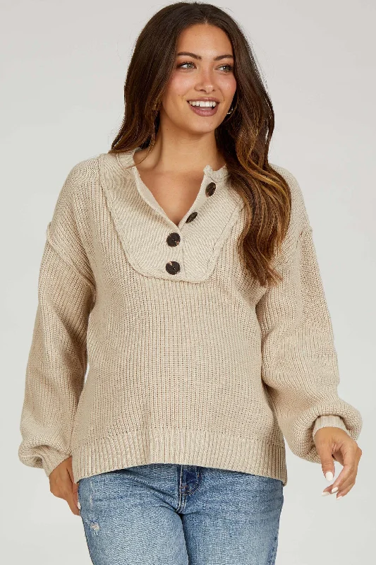 V-neck – Sweater with a V-shaped necklineV-neck – Sweater with a V-shaped necklineBeige Front Button Knit Maternity Sweater