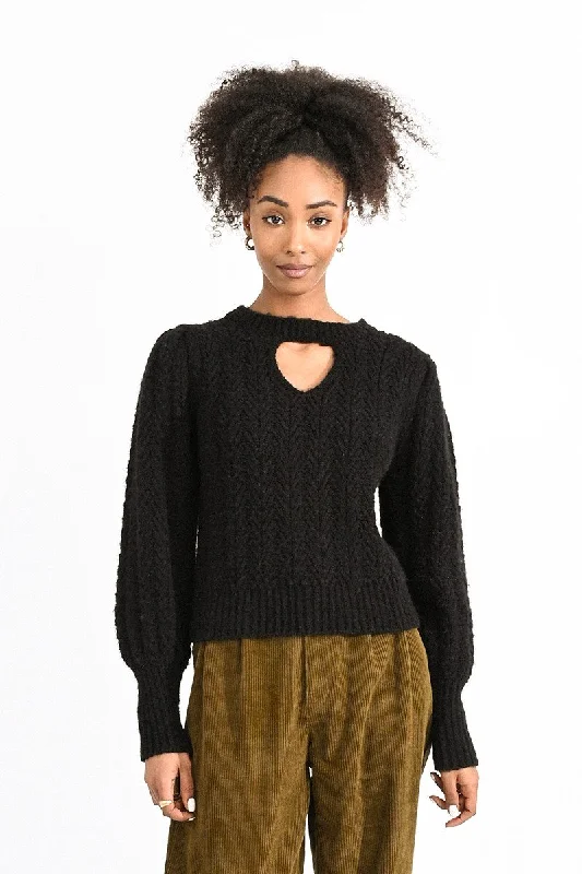 Hooded – Sweater with an attached hoodHooded – Sweater with an attached hoodCable Knit Jumper with Keyhole in Black Hooded – Sweater with an attached hoodHooded – Sweater with an attached hoodCable Knit Jumper with Keyhole in Black