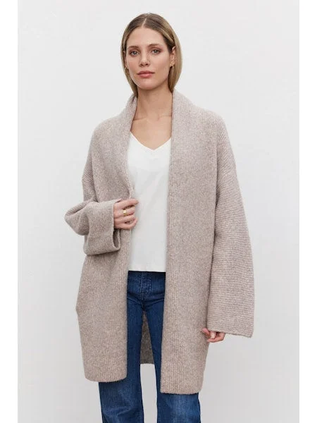 Hooded – Sweater with an attached hoodHooded – Sweater with an attached hoodCalli Cardigan in Oat