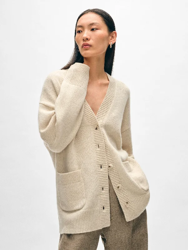 Cashmere – Luxurious, soft wool from goatsCashmere – Luxurious, soft wool from goatsCashmere Luxe Pocket Cardigan Cashmere – Luxurious, soft wool from goatsCashmere – Luxurious, soft wool from goatsCashmere Luxe Pocket Cardigan