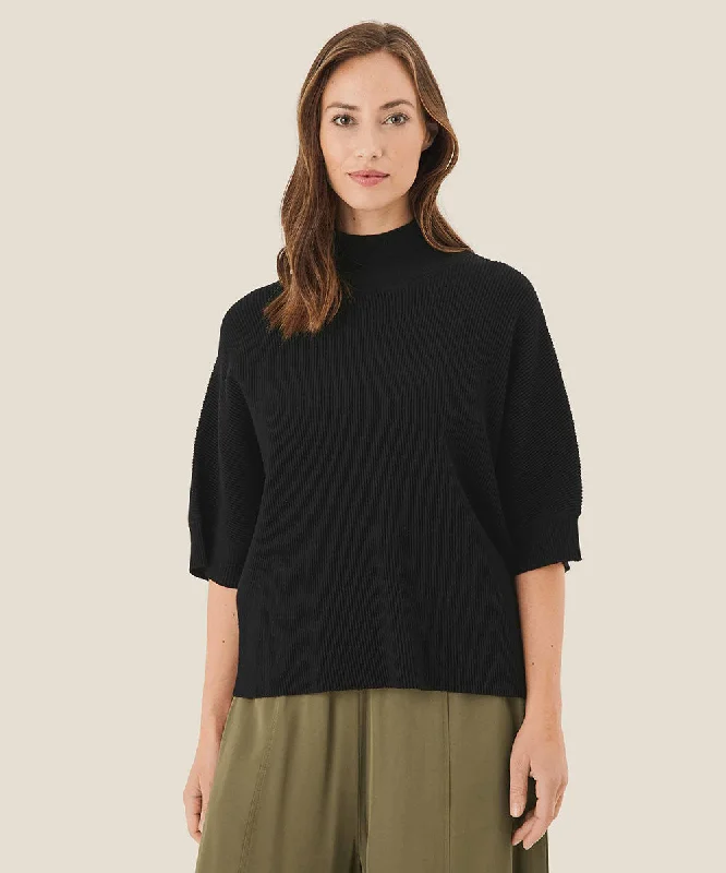 Fitted – Snug, form-fitting styleFitted – Snug, form-fitting styleFaraja Sweater