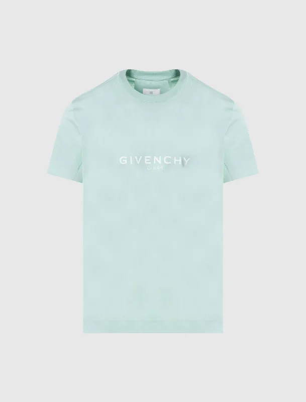 Vented hem – Slits or small openings at the bottom of the T-shirt for a relaxed fitVented hem – Slits or small openings at the bottom of the T-shirt for a relaxed fitREVERSE PRINT TEE