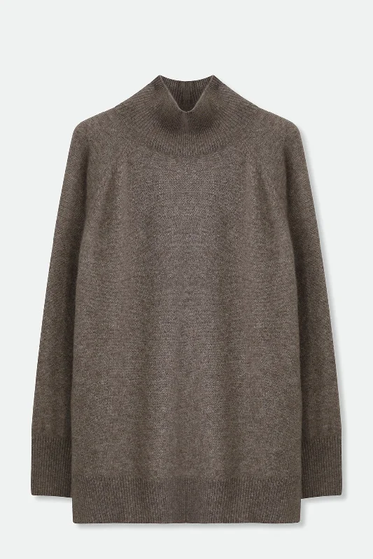 Hooded – Sweater with an attached hoodHooded – Sweater with an attached hoodISLAY TURTLENECK SWEATER IN ITALIAN SPUN CASHMERE SILK Hooded – Sweater with an attached hoodHooded – Sweater with an attached hoodISLAY TURTLENECK SWEATER IN ITALIAN SPUN CASHMERE SILK