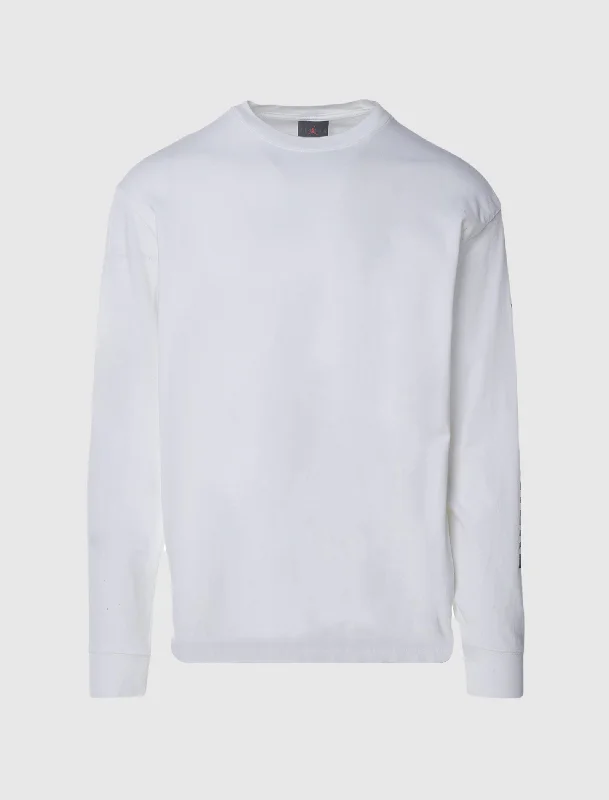 V-neck – V-shaped neckline for a more flattering lookV-neck – V-shaped neckline for a more flattering lookAMM 365 LONG SLEEVE TEE V-neck – V-shaped neckline for a more flattering lookV-neck – V-shaped neckline for a more flattering lookAMM 365 LONG SLEEVE TEE