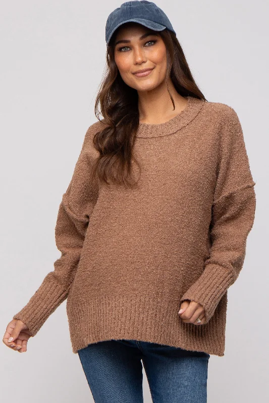 Crew neck – Round neck, classic styleCrew neck – Round neck, classic styleMocha Knit Exposed Seam Maternity Sweater Crew neck – Round neck, classic styleCrew neck – Round neck, classic styleMocha Knit Exposed Seam Maternity Sweater