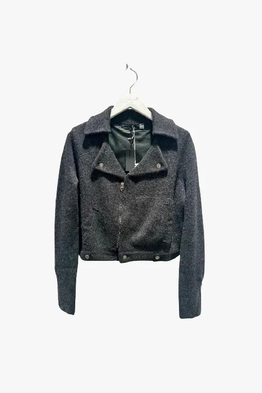 Drop shoulder – Sleeves that hang lower than the shoulder seam for a relaxed fitDrop shoulder – Sleeves that hang lower than the shoulder seam for a relaxed fitMoto Jacket
