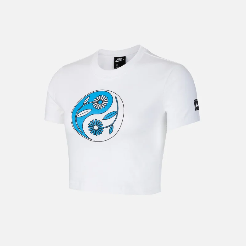 Banded hem – T-shirt with a stitched or elastic band at the bottomBanded hem – T-shirt with a stitched or elastic band at the bottomNike | NSW WOMENS SHORT SLEEVES TOP WHITE Banded hem – T-shirt with a stitched or elastic band at the bottomBanded hem – T-shirt with a stitched or elastic band at the bottomNike | NSW WOMENS SHORT SLEEVES TOP WHITE
