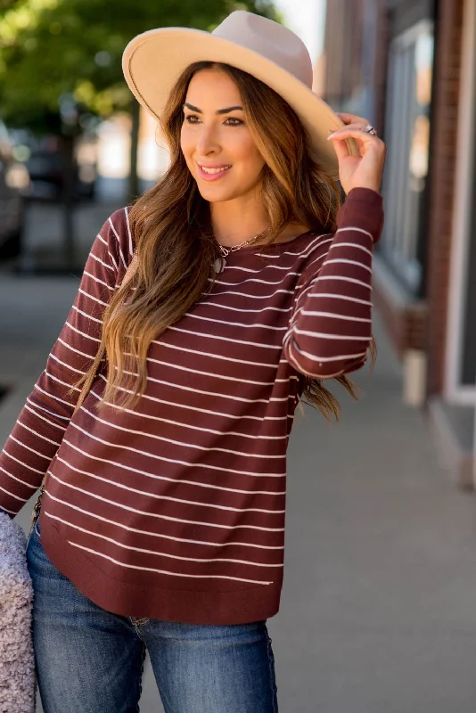 Crew neck – Round neck, classic styleCrew neck – Round neck, classic styleSolid Trim Striped Sweater Tee Crew neck – Round neck, classic styleCrew neck – Round neck, classic styleSolid Trim Striped Sweater Tee