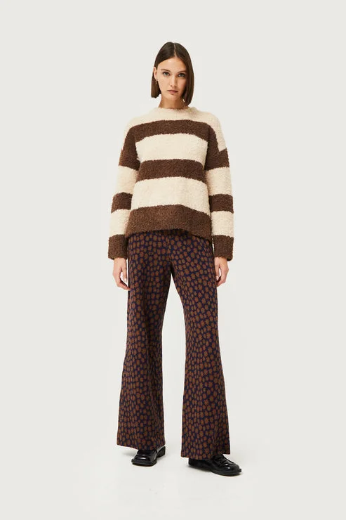 Cashmere – Luxurious, soft wool from goatsCashmere – Luxurious, soft wool from goatsStriped Fluffy Knit Sweater in Brown/Off-White Cashmere – Luxurious, soft wool from goatsCashmere – Luxurious, soft wool from goatsStriped Fluffy Knit Sweater in Brown/Off-White
