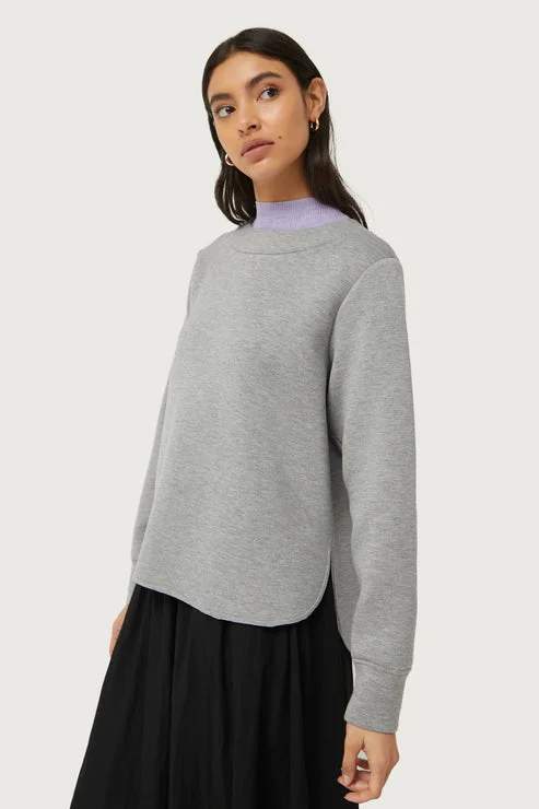 Oversized – Loose-fitting, relaxed silhouetteOversized – Loose-fitting, relaxed silhouetteU-Hem Sweatshirt in Grey Oversized – Loose-fitting, relaxed silhouetteOversized – Loose-fitting, relaxed silhouetteU-Hem Sweatshirt in Grey