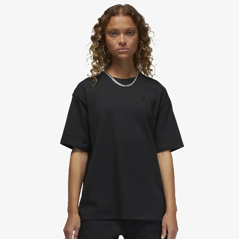 Ringer – T-shirt with contrasting colored trim around the neckline and sleevesRinger – T-shirt with contrasting colored trim around the neckline and sleevesJordan | WMN'S ESSENTIALS TOP { BLACK Ringer – T-shirt with contrasting colored trim around the neckline and sleevesRinger – T-shirt with contrasting colored trim around the neckline and sleevesJordan | WMN'S ESSENTIALS TOP { BLACK